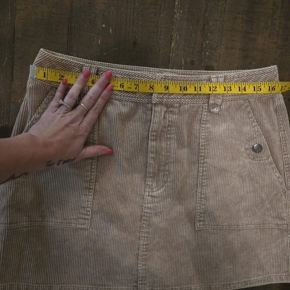 NWT Large Entro Taupe Camel Corduroy Mini Skirt Perfect For Fall - Picture 7 of 8